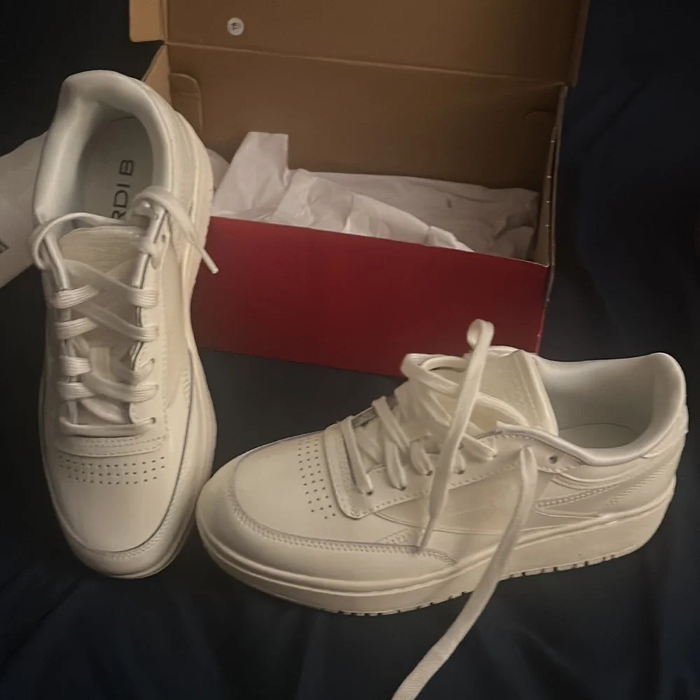 Cardi b sneakers - Picture 2 of 5